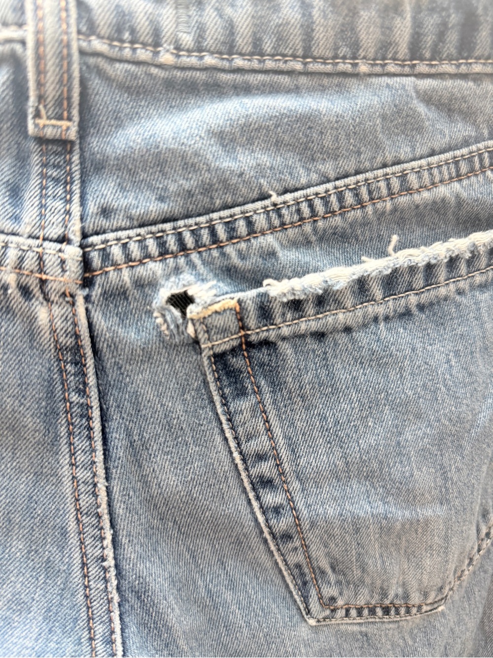 Hollister Women's Light Blue Low-Rise Baggy Jeans - Classic Denim - Picture 9 of 10